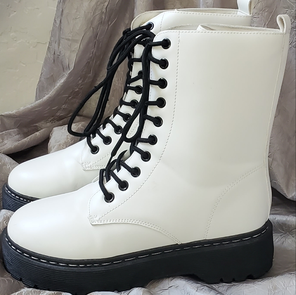 UNILADY WHITE COMBAT BOOTS SZ 7